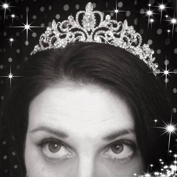 Meet your Posher, Laura - Picture 1 of 1